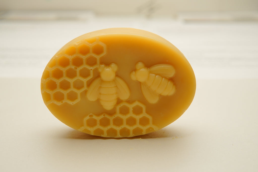 Éclat Doré – Turmeric, Carrot & Honey Signature Soap