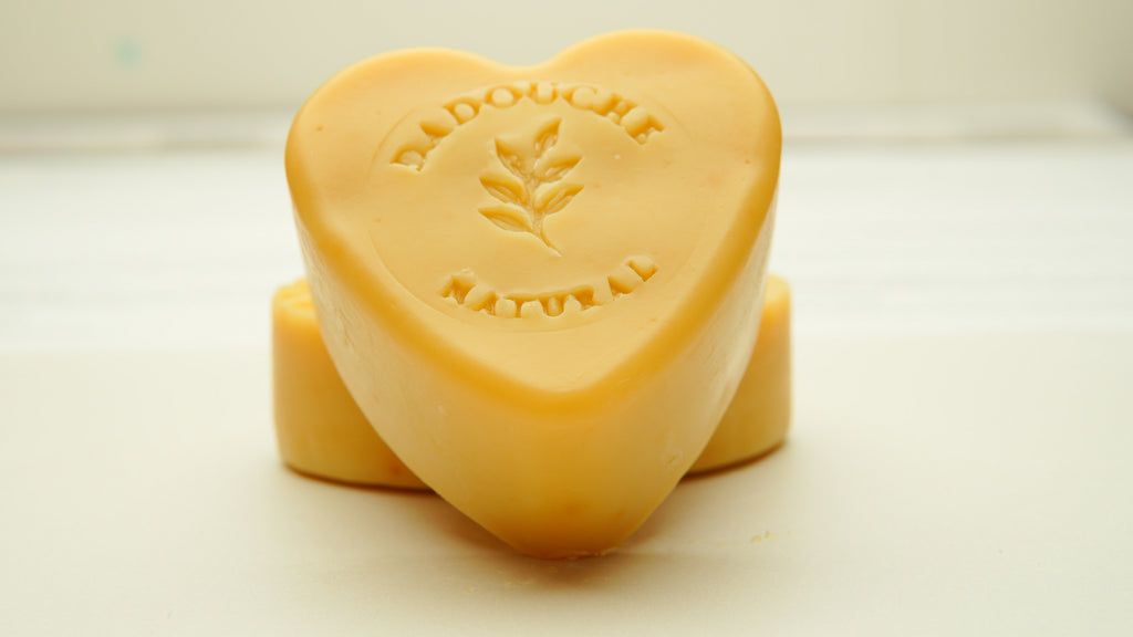 Éclat Doré – Turmeric, Carrot & Honey Signature Soap